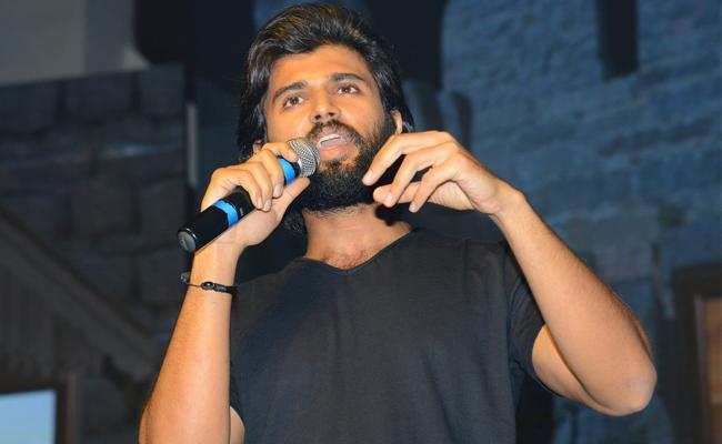 vijay-devarakonda-emotional-speech-in-dorasani-pre-release